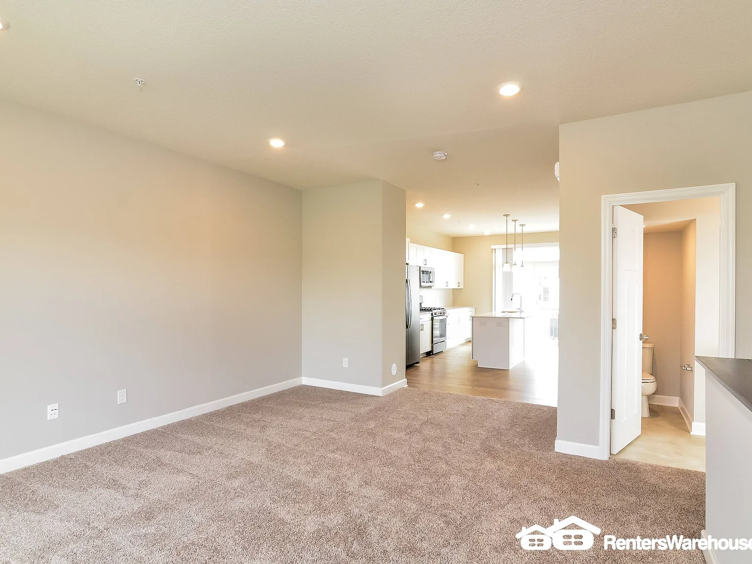 NEW 3 Bed/2.5 Bath Townhome in Oakdale — Photo 3