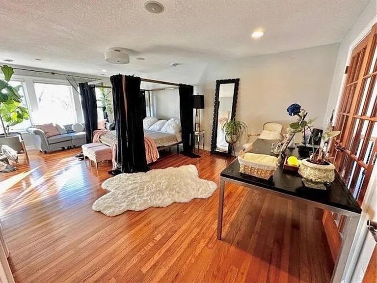 5760 Oakview Ln N — Photo 17