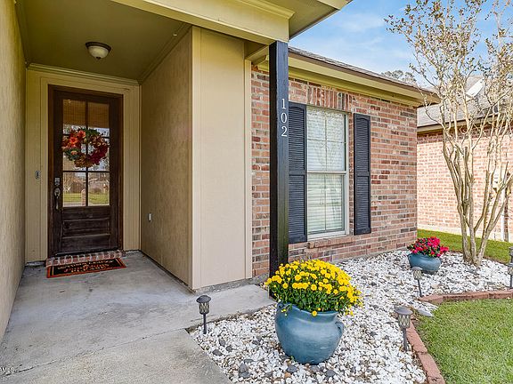 4th image of 102 Country Garden Ln