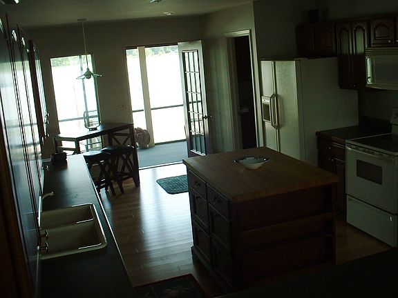 kit to screened porch