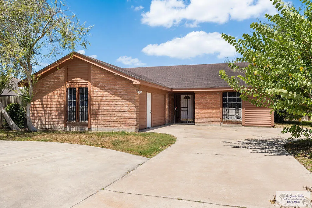 4 bed, 3.0 bath, 2251 sqft, $1,850 — Photo 2
