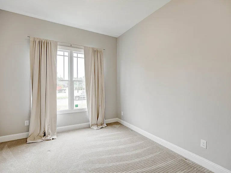 2700 Gladstone Dr — Photo 13