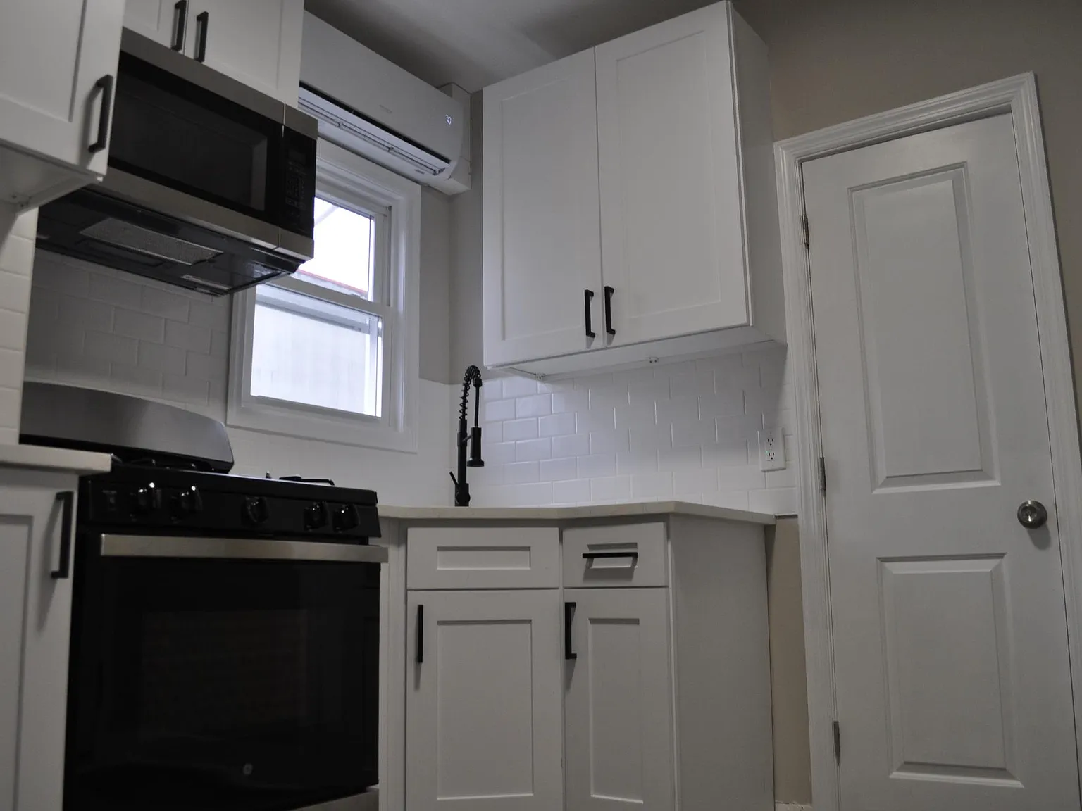 106 Shrewsbury Ave — Photo 1