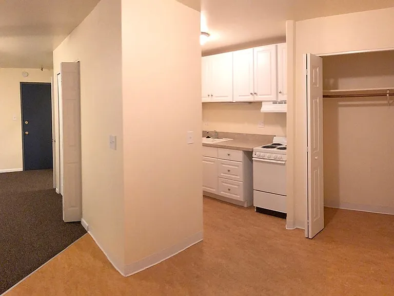 Washington Plaza Apartments — Photo 29