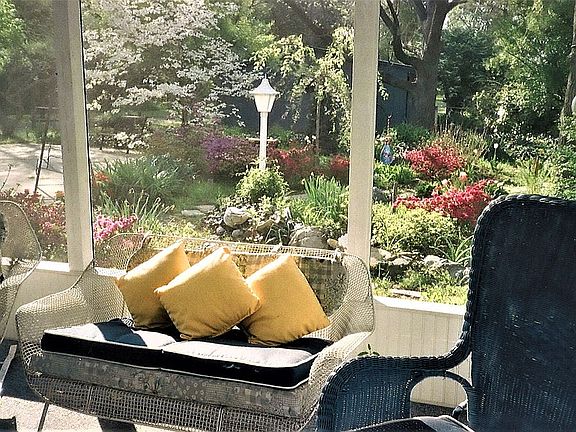 Screened Porch-Interior