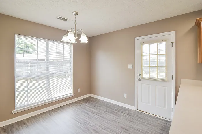 122 Forestwood Dr — Photo 4