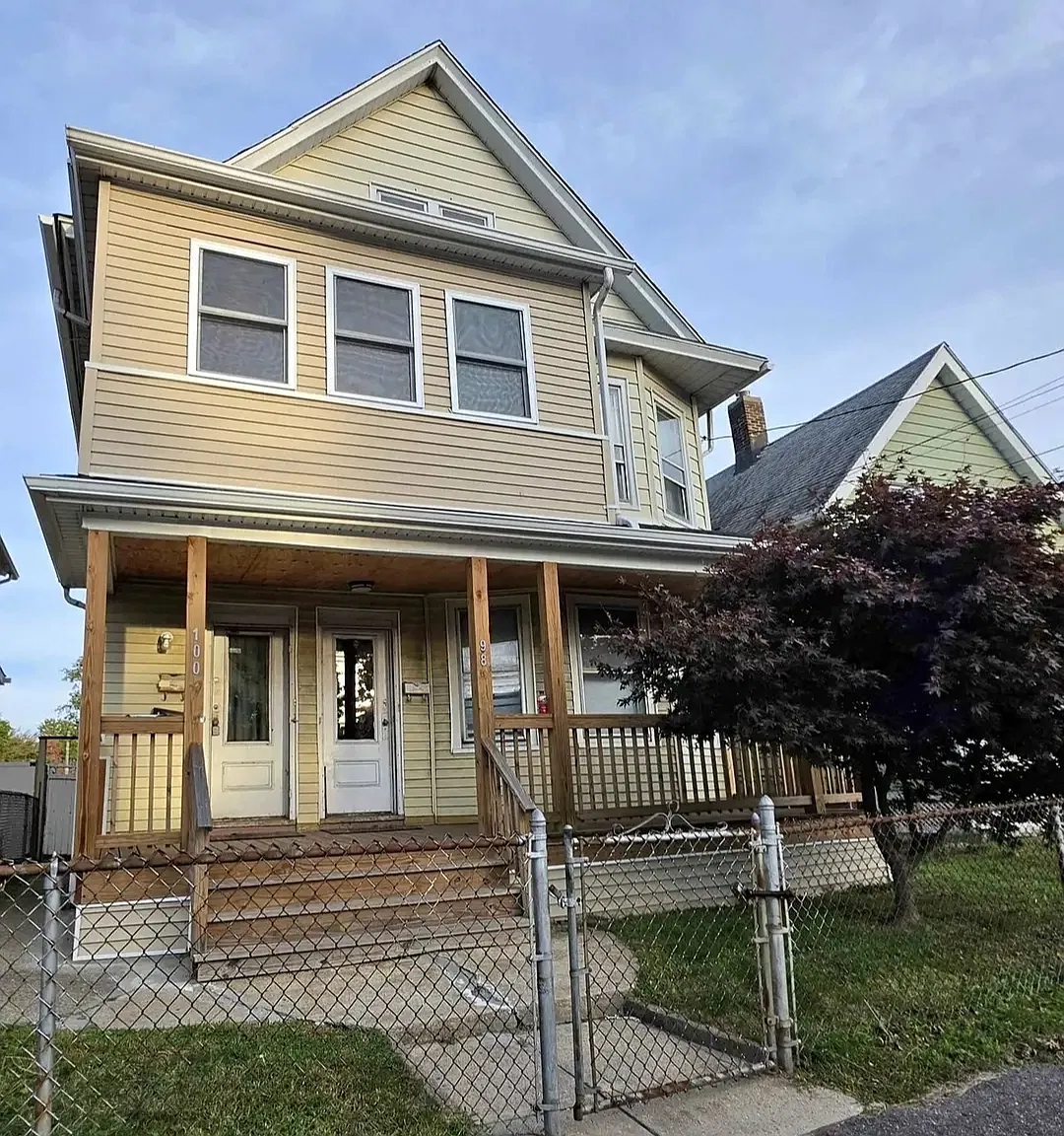 3 bed, $2,300 — Photo 3