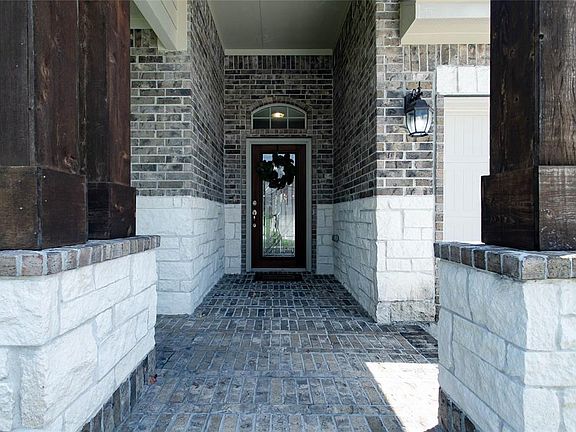 3rd image of 163 Black Swan Pl