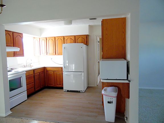 5th image of 148 E Claridge St