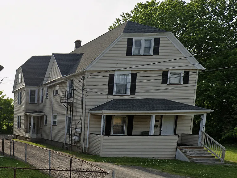 380 Seneca Ave — Photo 1