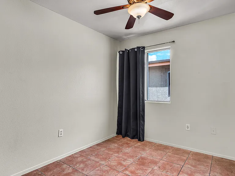 5231 Huntington Dr N #4 — Photo 11