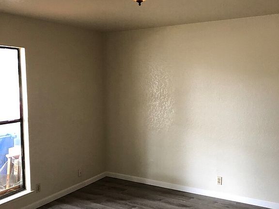 5th image of 260 Northwoods Ave
