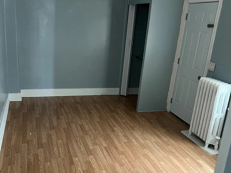 526 Windsor St — Photo 5