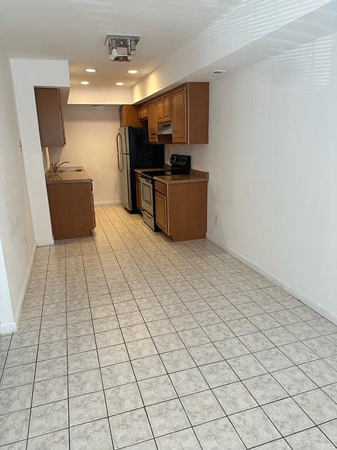 1st image of 95 Alhambra Dr #95