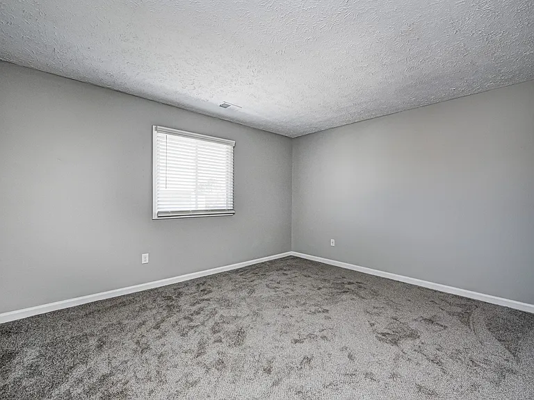 Ivy Knoll Apartments — Photo 46