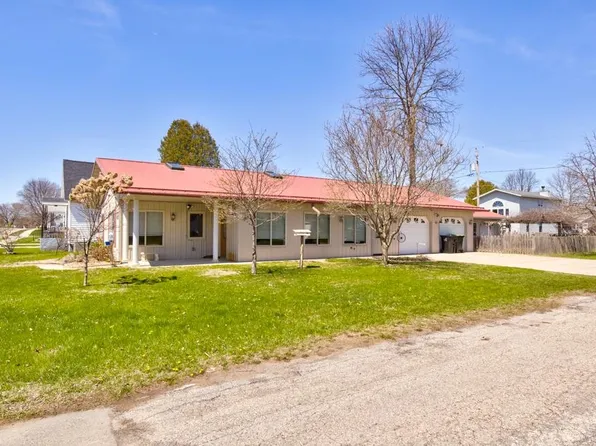 1600 26th Ave, Menominee, MI 49858