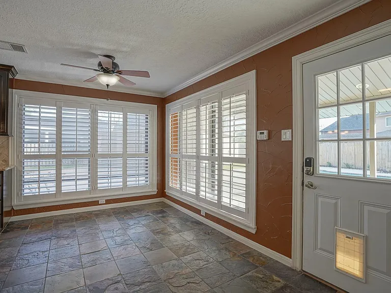 2108 Lakeway Dr — Photo 24
