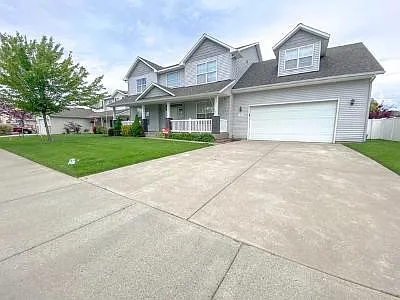 4 bed, 2.5 bath, 2952 sqft, $2,800 — Photo 2