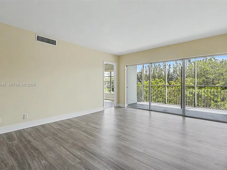 3250 N Palm Aire Dr #406 — Photo 27