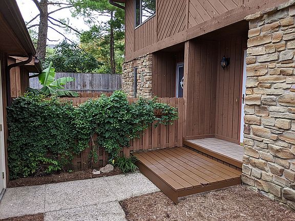 Front entry - garage left