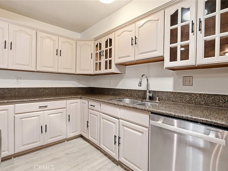 524 E Ghent St — Photo 6