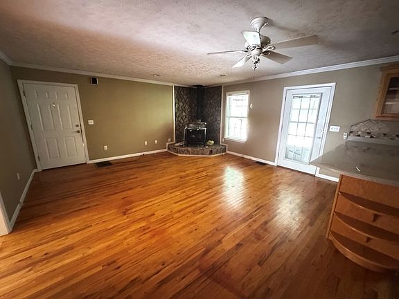 4th image of 1748 Wesley Chapel Rd