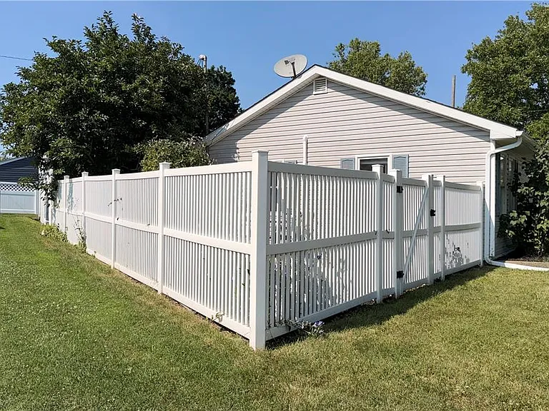 49 Seyfried Ave — Photo 23