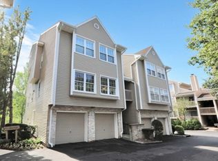 565 Windsor Dr #605, Palisades Park, NJ 07650