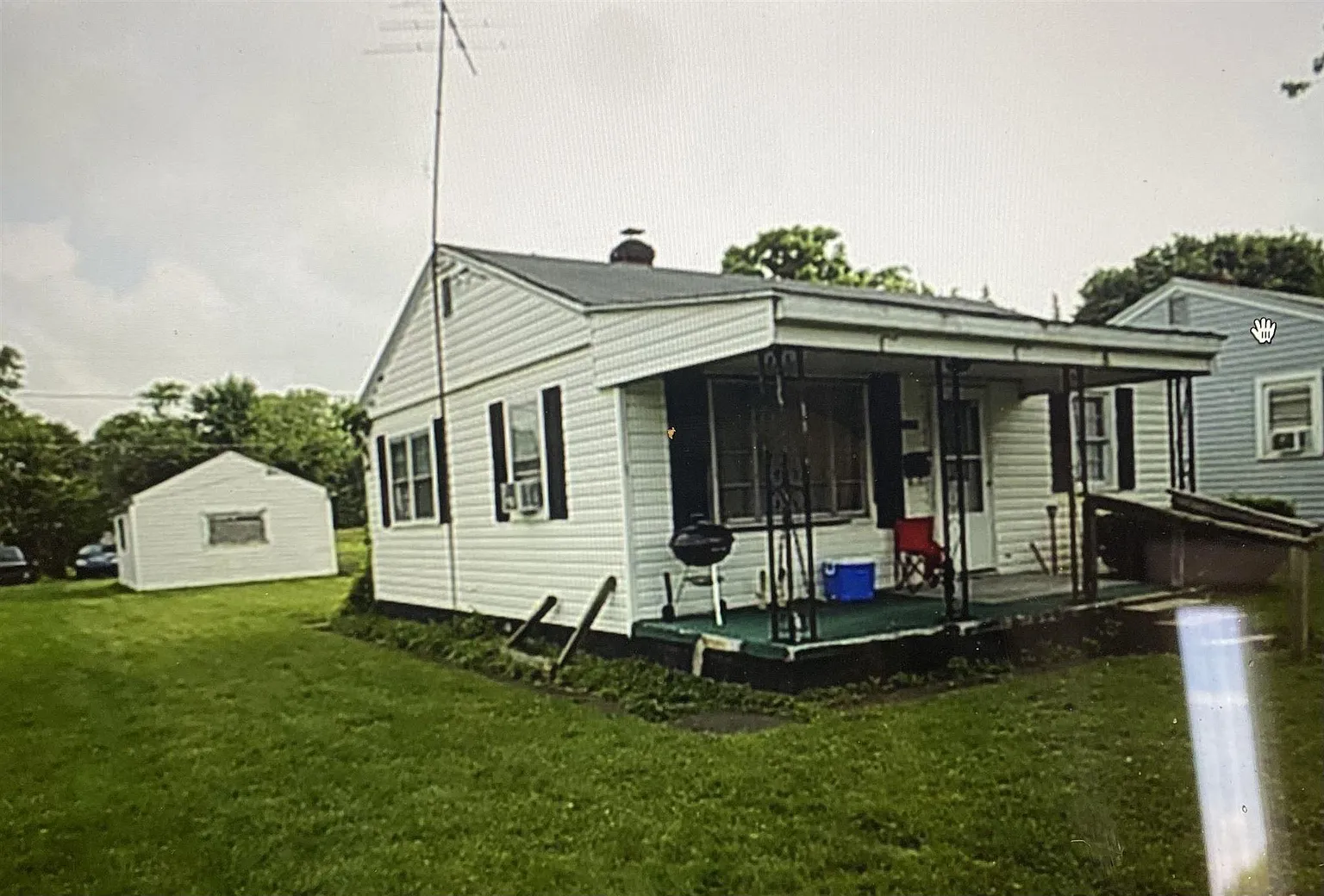 1110 E Mulberry St photo 1