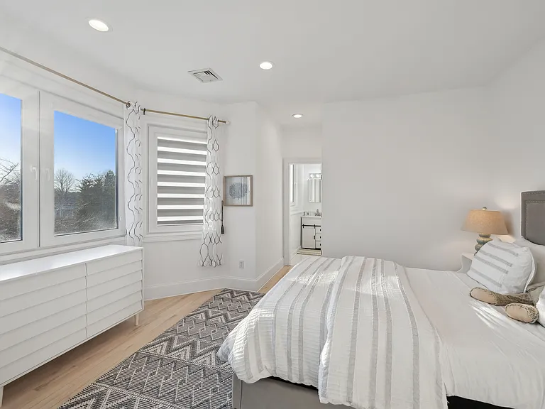131 Flying Point Rd — Photo 22