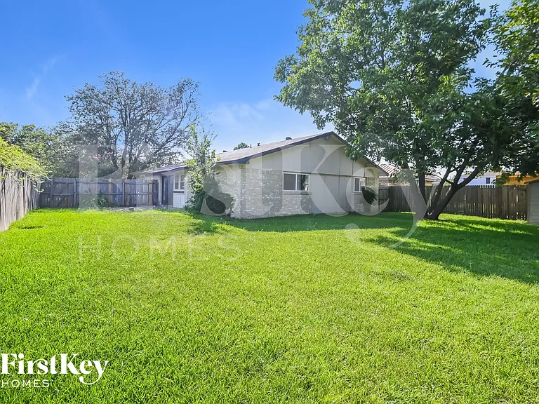 4906 Stagecoach Ln — Photo 13