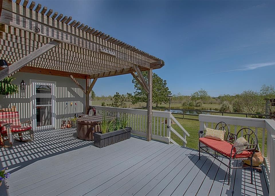 1st image of 327 Bayou End Cir