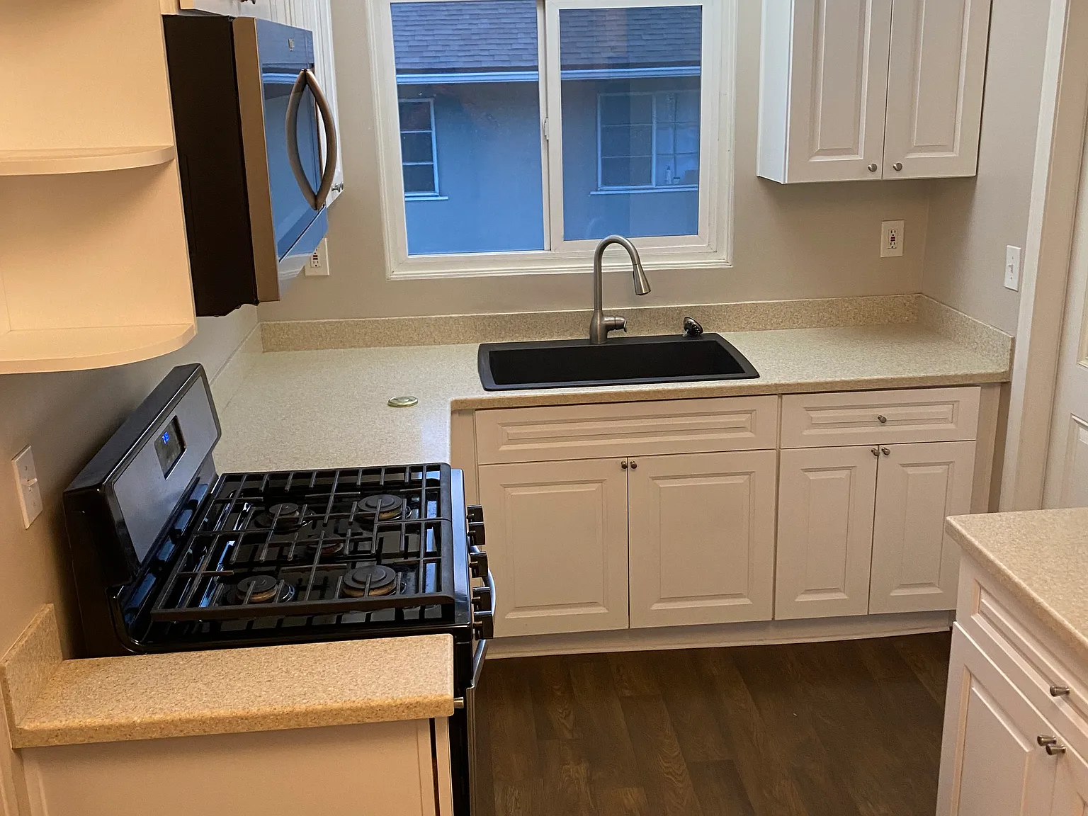 1 bed, 760 sqft, $2,295 — Photo 2