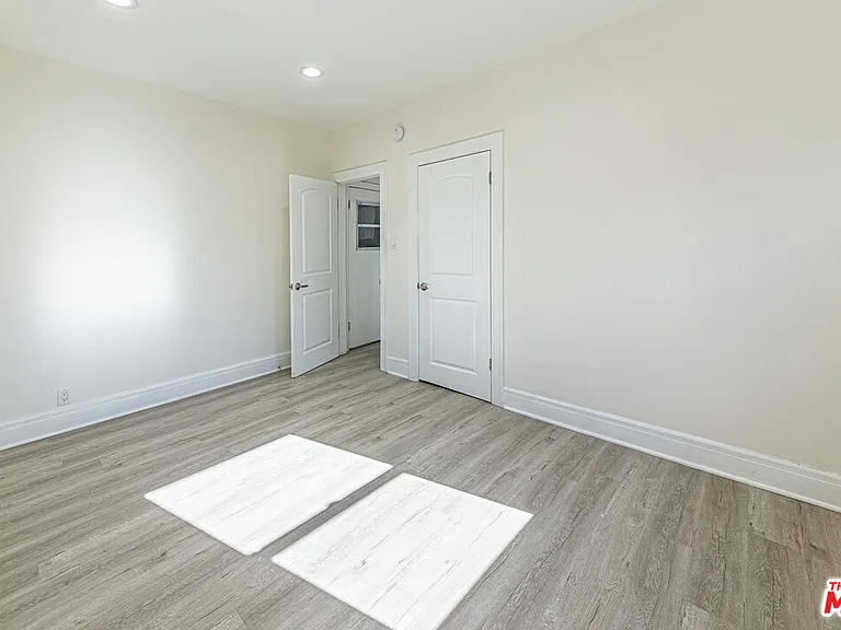 801 N Alexandria Ave — Photo 9