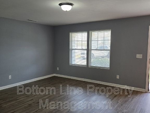 3rd image of 912 Sherman St