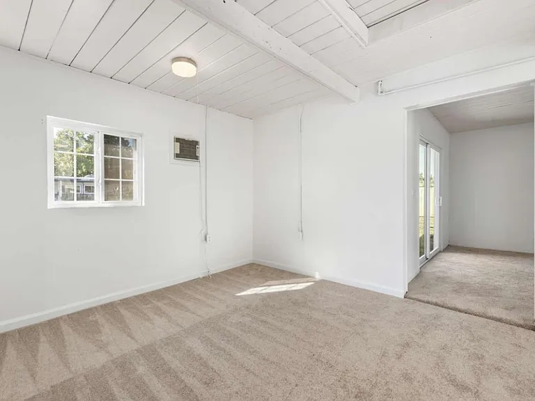 1024 Tyler St — Photo 9