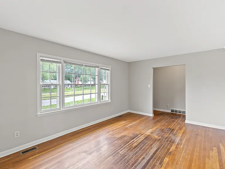 3560 Lansdowne Dr — Photo 8
