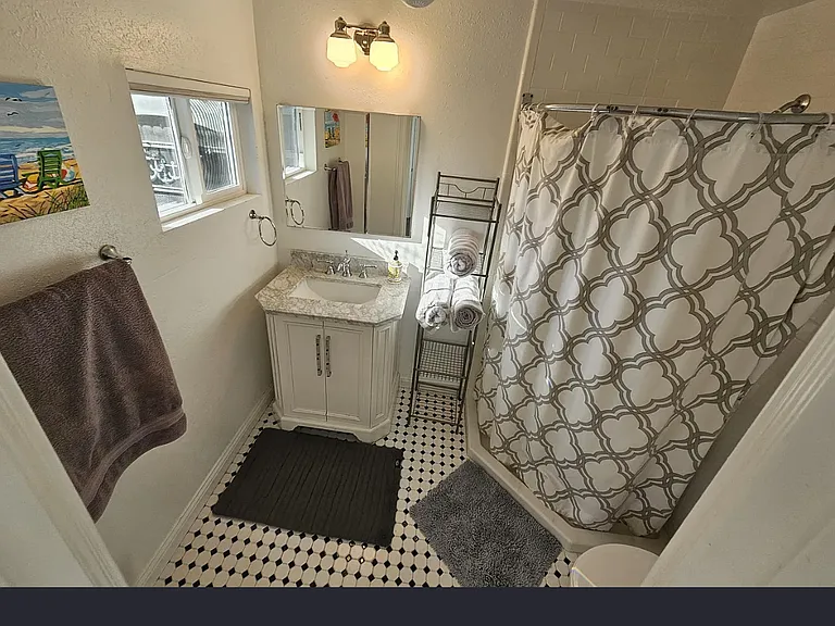 423 Panay St — Photo 10