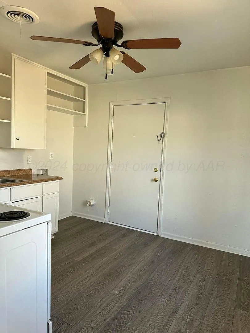 1402 Dunaway St — Photo 3