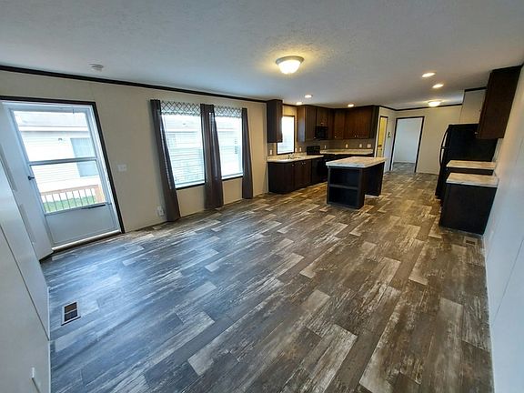 3rd image of 406 De Ville Dr