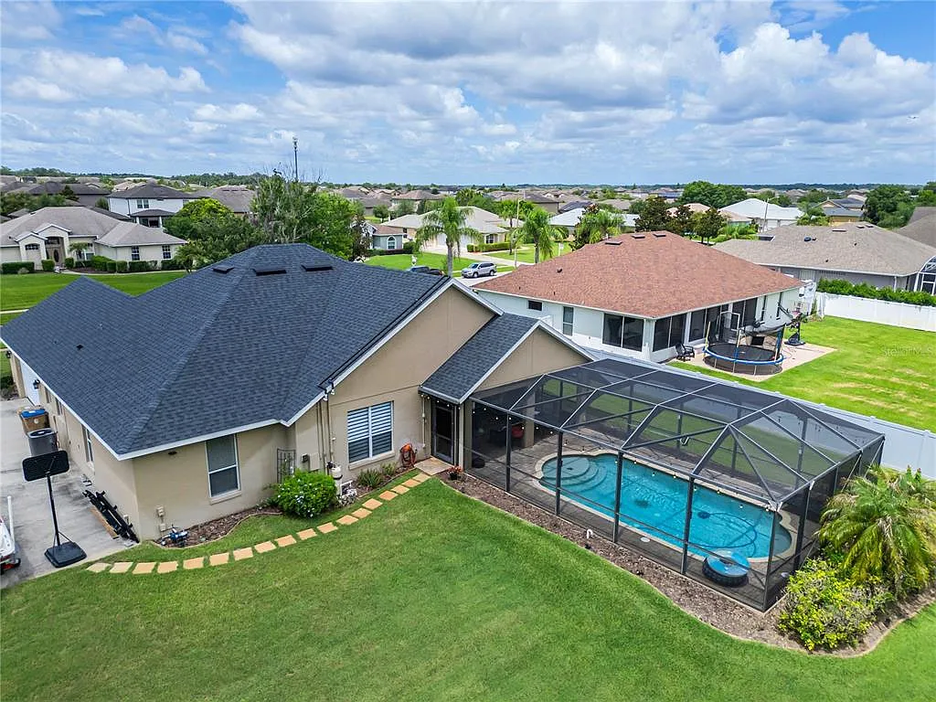3 bed, 2.5 bath, 2436 sqft, $3,000 — Photo 4
