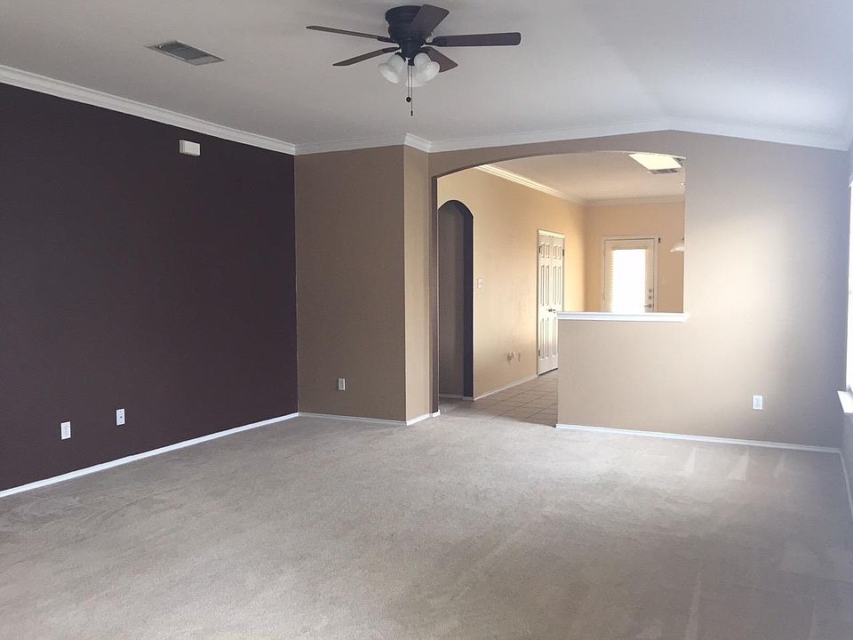 1st image of 401 McCarthur Dr