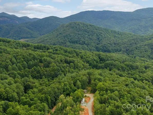 635 Slick Rock Rd, Hendersonville, NC 28792