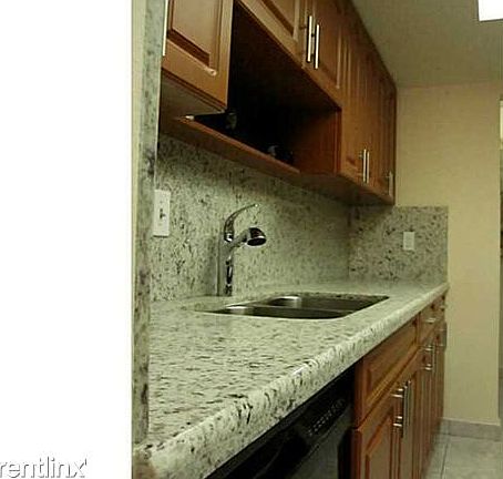 3rd image of 14117 Kendale Lakes Cir
