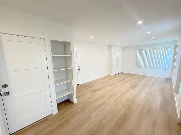 4123-4125 Ocean View Blvd — Photo 17