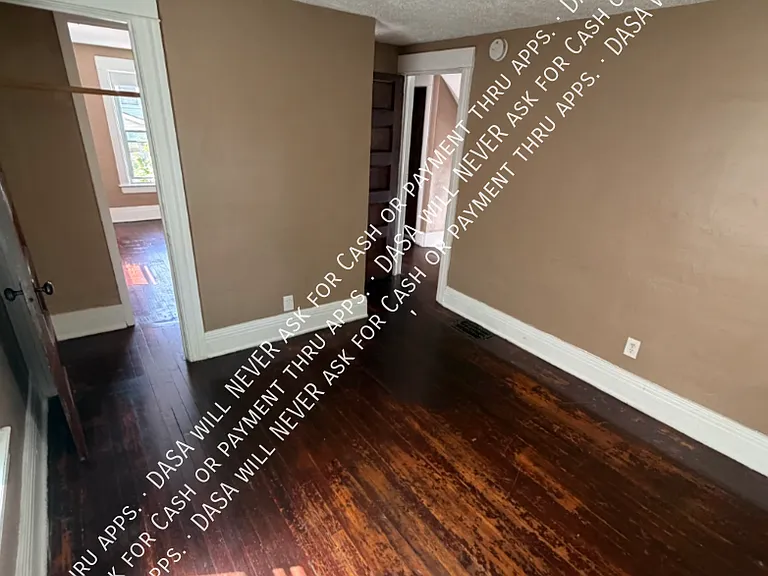 492 Augustine St — Photo 5