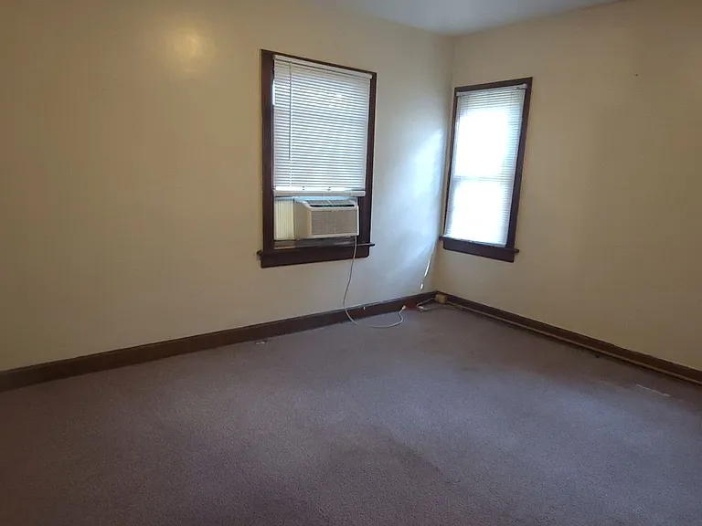 2054 Iuka Ave — Photo 8