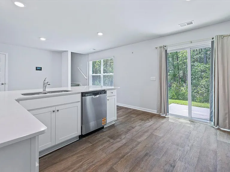 117 Azure Dr — Photo 9