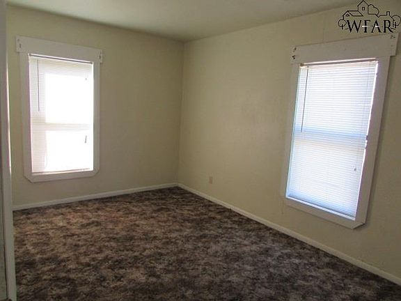 5th image of 325 Rockwood Dr