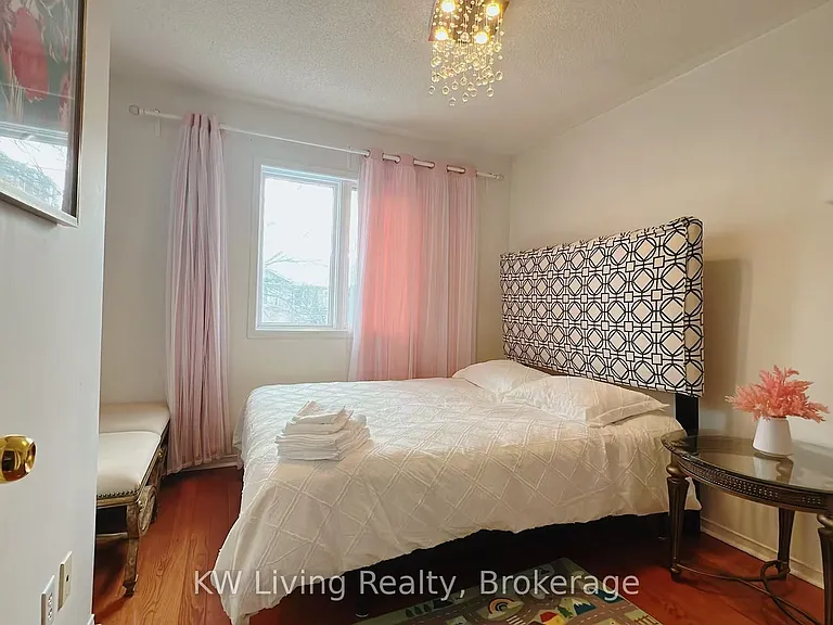 47 Vanity Cres — Photo 17